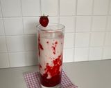 Foto langkah ke 4 dari resep Korean Strawberry Milk.