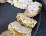 A picture of step 4 of Goat Cheese and Honey Prefou 🍯.