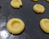 Foto langkah ke 4 dari resep Crunchy Cheese Thumbprint.