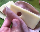 Foto del paso 1 de la receta: Libritos de lomo en salsa de piquillos con freidora de aire