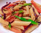 Hình bước làm 7 của món Nui Trộn Thịt Vẹm & Rau Củ Sốt Tương Xào