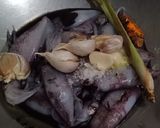 Foto langkah ke 1 dari resep Cumi hitam simple.