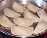 रव्याच्या करंज्या! ओल्या नारळाच्या करंज्या (ravyachya karanjya recipe in marathi) रेसिपी स्टेप 4 फोटो 