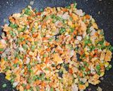 Foto langkah ke 3 dari resep Nasi goreng Hongkong.