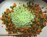 Foto del paso 3 de la receta: Pollo con verduras en brunoise