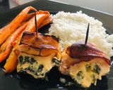 Spenótos mascarponéval töltött csirkemell baconbe tekerve sült répával és rizzsel recept fázis 8 fotója