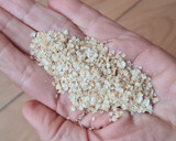 Foto del paso 2 de la receta: Galletitas de hojuelas de quinoa a la canela 🌱 sin edulcorantes ni azúcar agregados 🌱 sin balanza