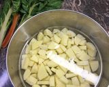 Krumplileves egy kis zölddel recept fázis 1 fotója