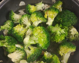 Foto del paso 1 de la receta: Revuelto de brócoli y champiñones