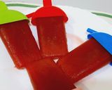 A picture of step 5 of Strawberry popsicles.