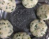 Hình bước làm 3 của món Bánh hẹ chiên nhân đậu xanh