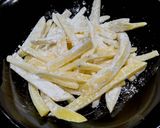 A picture of step 3 of Fries bucket.