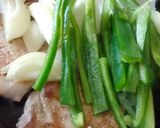Foto del paso 3 de la receta: Costeleta de cerdo en salsa con maíz cremoso