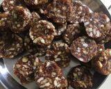 ડ્રાયફ્રુટ ડેટસ રોલ (Dryfruit Dates Roll Recipe In Gujarati) રેસીપી સ્ટેપ5ફોટો