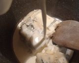 Foto del passaggio 5 della ricetta Nidi di tagliolini fritti con piselli e fonduta al gorgonzola