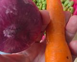 Foto del paso 2 de la receta: Ensalada primaveral de edamames, zanahoria rallada y cebolla morada 🥗 💚 🧡 💜