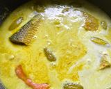 Gambar langkah 6 resipi Ikan Senangin Masak Lemak dengan Belimbing Buluh.
