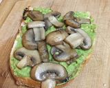 Foto del paso 4 de la receta: Tostadas con palta y champiñones
