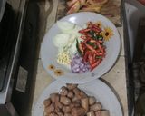 Foto langkah ke 1 dari resep Tumis Sosis Asam Manis.