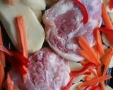 Foto del paso 1 de la receta: Pollo a la leche y papas
