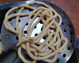 பூண்டு கார முறுக்கு (Poondu kaara murukku recipe in tamil) ரெசிபி ஸ்டேப் 4 புகைப்படம்