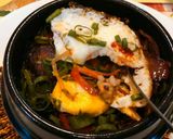 A picture of step 4 of Bibimbap Korean stone pot mixed veggies over rice 韩式石锅饭.
