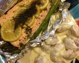 Foto del paso 7 de la receta: Salmón empapelado sobre espárragos