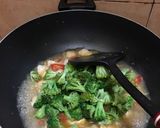 Foto langkah ke 4 dari resep Tumis brokoli & ayam.