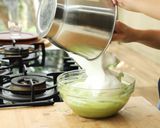 Foto langkah ke 5 dari resep Pandan Chiffon Cake.