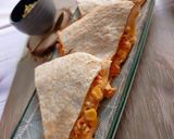 Foto del paso 6 de la receta: ✨Kickin' Quesadilla // Quesadilla de pollo, queso crema, maíz y con un toque de chile + comino