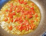 Foto del passaggio 4 della ricetta Tagliolini al salmone con pomodorini