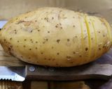 Foto del paso 1 de la receta: Papas Hasselback con salsa de queso crema y tomillo