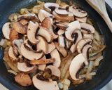 Foto del paso 3 de la receta Medallones de ternera en salsa de vino tinto y champiñones