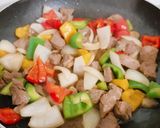 Hình bước làm 3 của món Bò xào lúc lắc