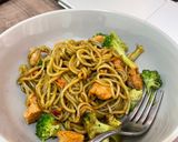 Foto langkah ke 5 dari resep Fried Noodle with Broccoli & Soya Chicken - Mie Goreng dengan Brokoli & Ayam Kedelai.