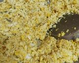 Gambar langkah 5 resipi Nasi Goreng Kunyit Ikan Bilis.