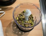 Une image de l'étape 9 de Tarte aux abricots, pistaches et miel des Marquises.