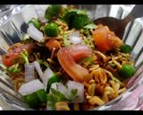 A picture of step 7 of Veg Maggi Bhel.