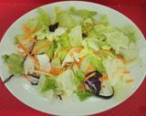 Foto del paso 1 de la receta: Ensalada con huevo duro, Frankfurts y pepinillos