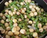Hình bước làm 2 của món Hạt sen xào bơ