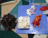 Foto langkah ke 2 dari resep Tumis jamur kuping hitam dan tahu.