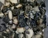 Foto langkah ke 1 dari resep Oseng Keong.