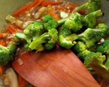 Foto langkah ke 4 dari resep Tumis sayur campur.