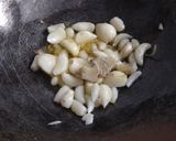 A picture of step 2 of Lehsun ki chutney (Rajasthani style)/ garlic chutney.
