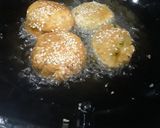 A picture of step 4 of Deep fried mixed lentils balls.