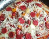 Foto langkah ke 7 dari resep Pizza Sosis Teflon(eggless).