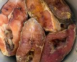 Hình bước làm 3 của món Cá kho riềng sả