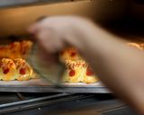 Foto langkah ke 4 dari resep Roti Sosis Caterpillar menggunakan Tang Zhong/Water Roux .