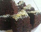 Foto langkah ke 8 dari resep Cake Coklat Moist Eggless No Mixer.