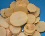 Foto del paso 1 de la receta: Potatoes scallops. Papas al galope